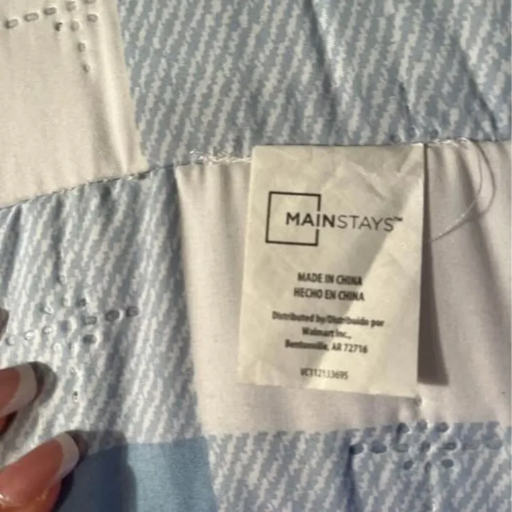 Blue and white quilt set in a tote